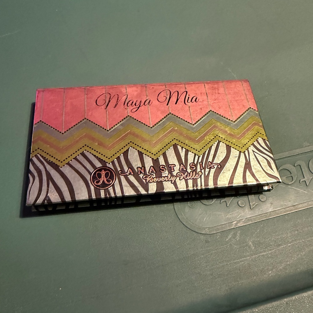 Anastasia Beverly Hills Maya Mia Eye Shadow Palette limited edition makeup